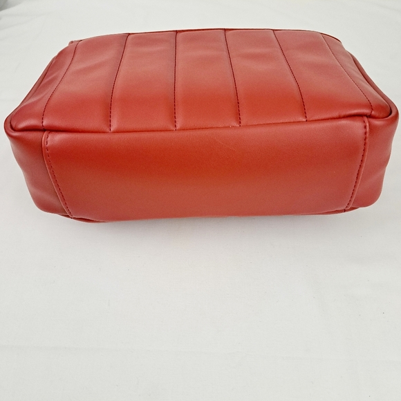Time and Tru Women's Red Puffer Quilted Envelop Style Handbag, purse - Picture 3 of 11